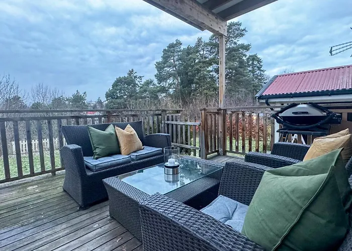 Cozy Apartment With Free Parking