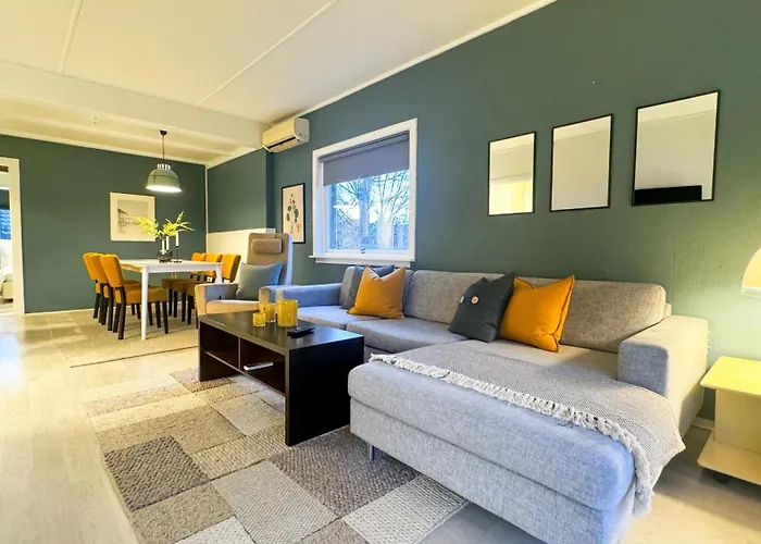 Cozy Apartment With Free Parking